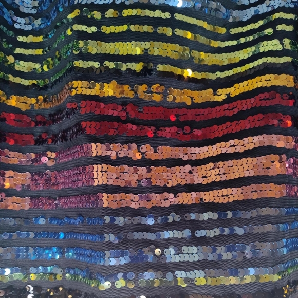 Fun off- the shoulder sequence top - Picture 4 of 4